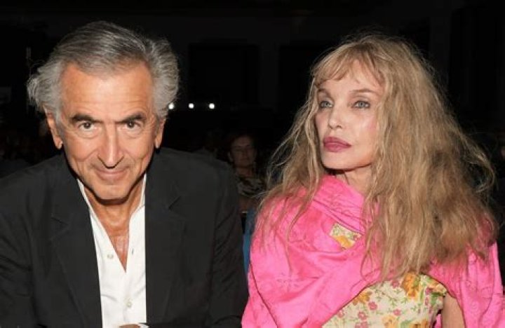 Age Arielle Dombasle Poids