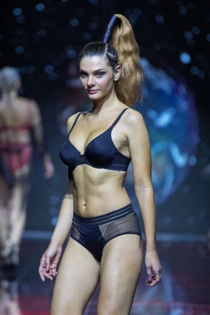 Alice Detollenaere Taille        