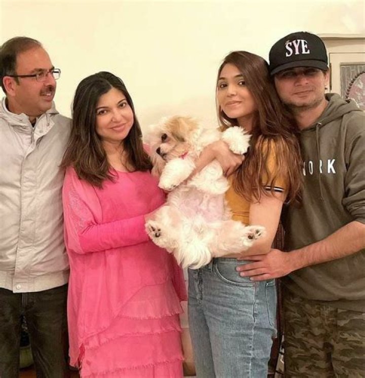 Alka Yagnik Biography: Husband, Songs, Age, Daughter, Net Worth, Awards, Height, Family, Wikipedia