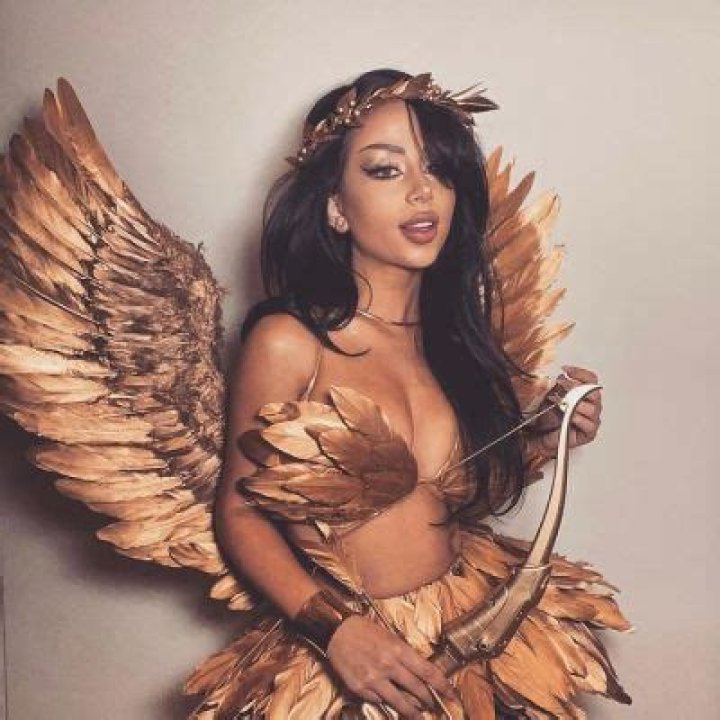 Amber Scholl- Net Worth, Wiki, Age, Boyfriend, Height, Career