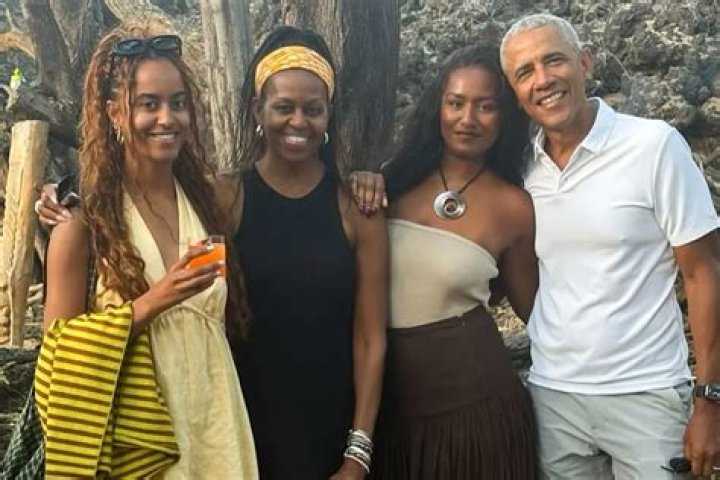 Barack Obama's daughter Sasha Obama Biography: Age, Boyfriend, Height, Net Worth, Education, Grandparents