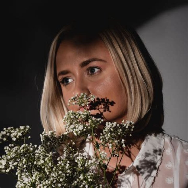 Beth De Bacci Releases New Single “Waking Up”