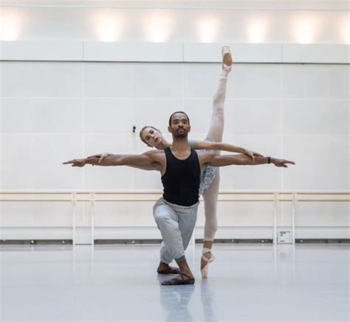 Birmingham Royal Ballet Principal Brandon Lawrence helps dancers in lockdown