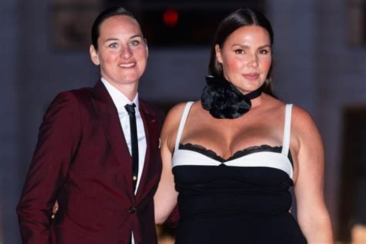 
Candice Huffine- Age, Height, Net Worth, Husband, Career, Nationality	