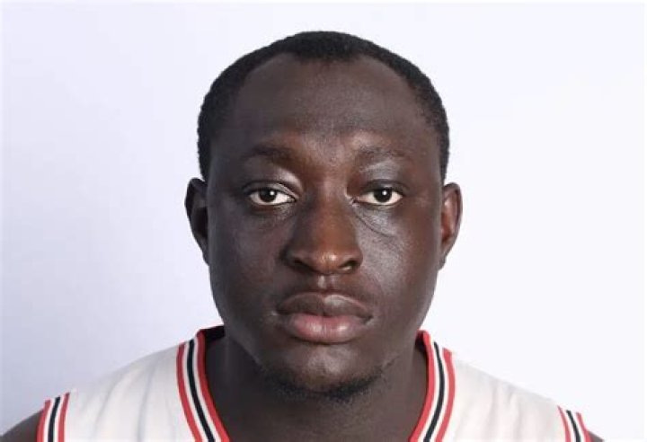 Carter Efe Biography: Age, Car, Girlfriend, Machala Lyrics, Father, Tribe, Net Worth, Brother, Songs, Wikipedia