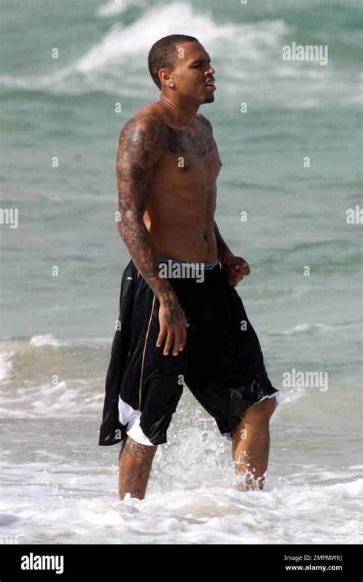 Chris Brown Looks Dangerously Thin: Singer Sparks New Health Concerns With New Photos