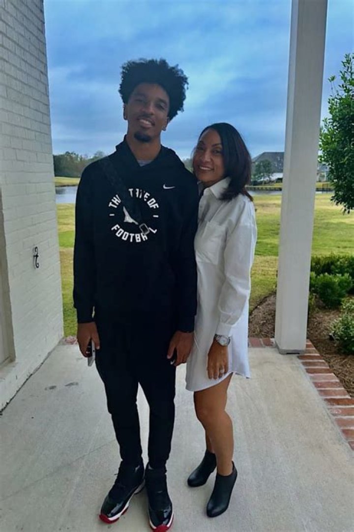 Curly Hair Jayden’s Girlfriend: Who is Curly Hair Jayden Dating?