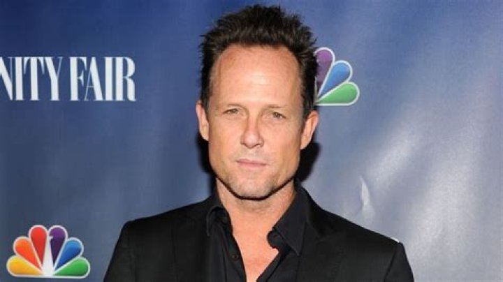Dean Winters- Wiki, Age, Height, Net Worth, Girlfriend, Career