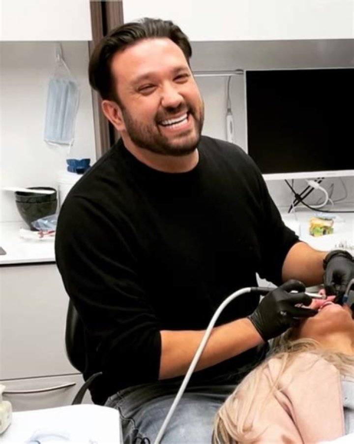 Dr Kenny Smiles Controversy: Wiki, Bio, Wife, Net Worth