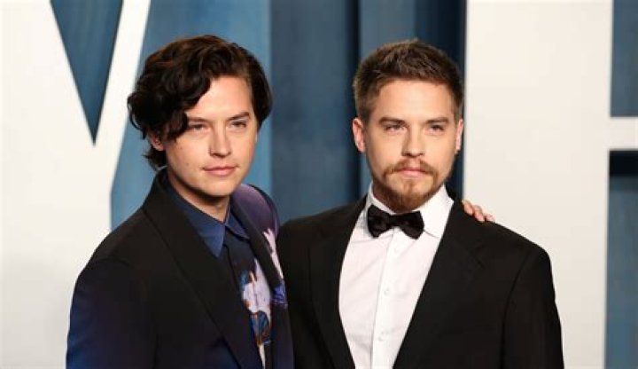 Dylan Sprouse- Age, Height, Girlfriend, Net Worth, Ethnicity