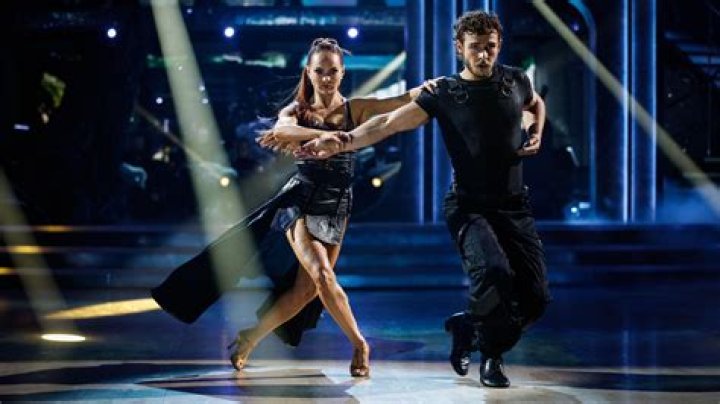 Explore Alexis Ren Wiki Facts, Who Is Alexis Ren Boyfriend Now?