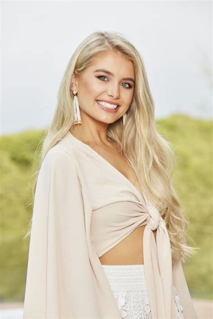 Explore Demi Burnett (Bachelor in Paradise) Wiki, Bio, Age, Height, Net Worth, Instagram, Birthday, Ethnicity