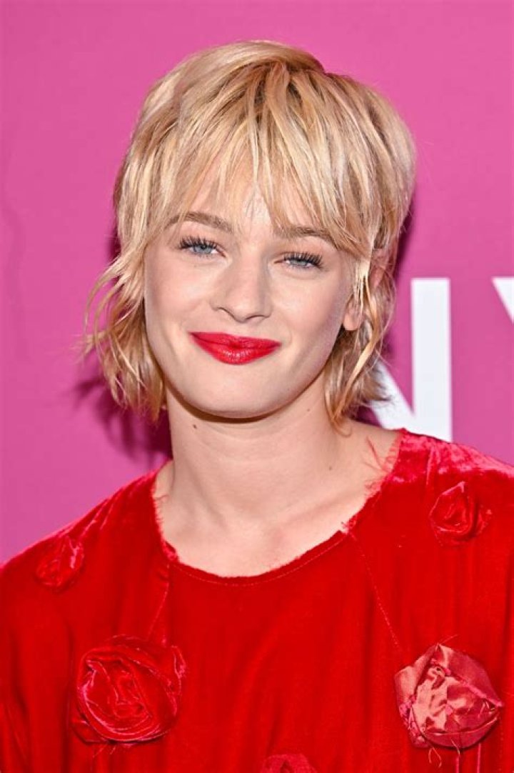 Fame | Esther Rose McGregor net worth and salary income estimation Apr, 2024