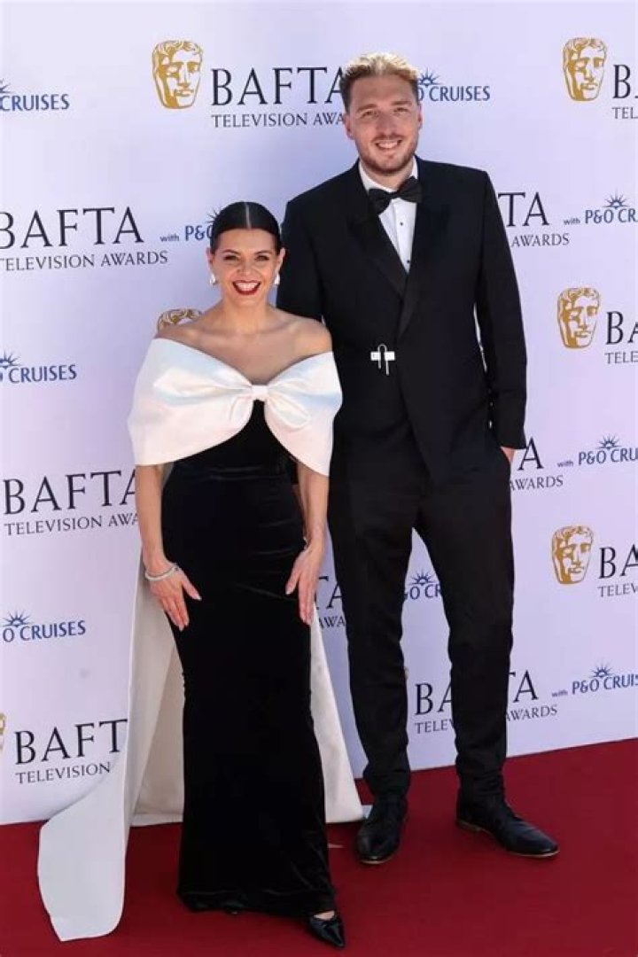 Fame | LadBaby net worth and salary income estimation Apr, 2024