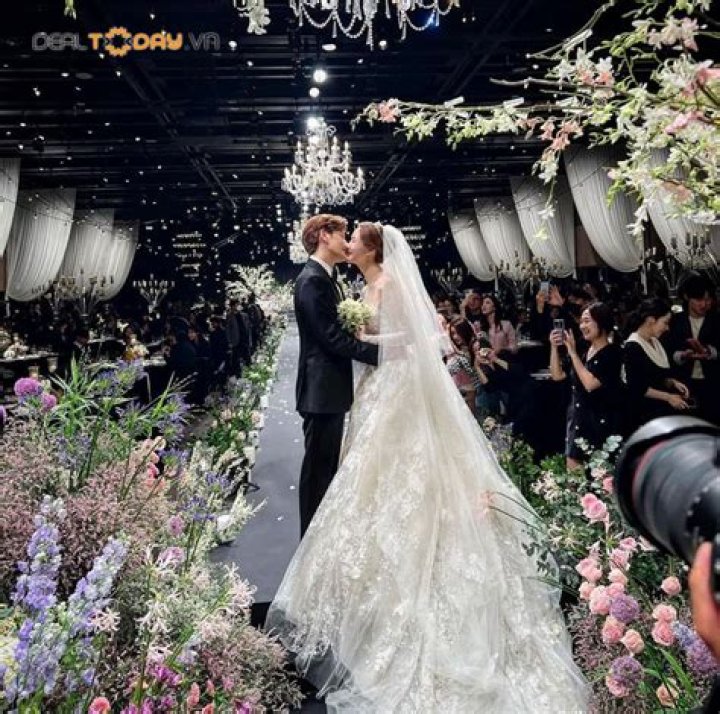 Fame | Lee Da-hae net worth and salary income estimation Apr, 2024