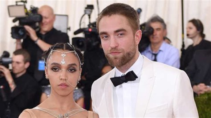 FKA Twigs Pregnant With Robert Pattinson’s Baby: Spotted Leaving Doctor’s Office, Rush Engagement and Wedding?