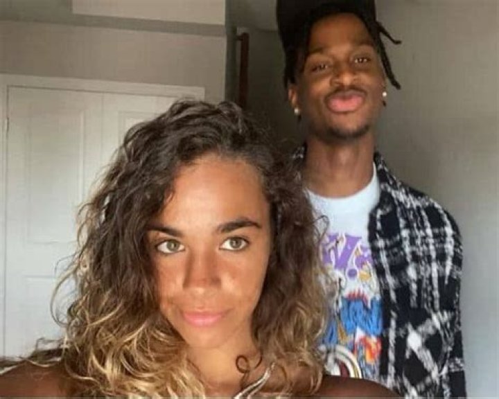 Girlfriend, Dating, Parents & Family