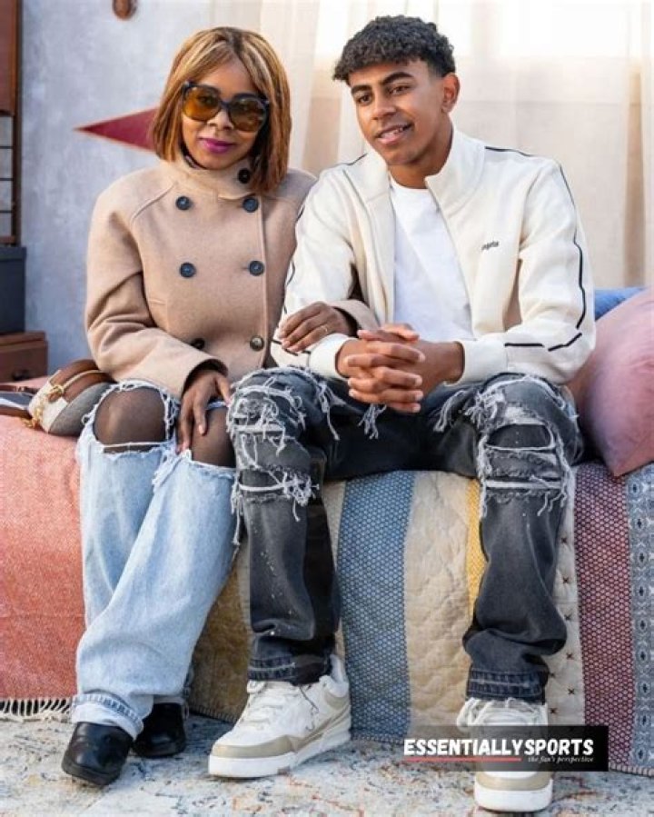 Girlfriend, Parents, Family, Age & Facts