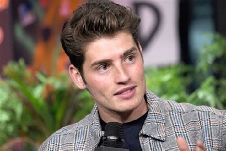 Gregg Sulkin Biography: Girlfriend, Age, Instagram, Siblings, Net Worth, Wiki, Movies, Partner