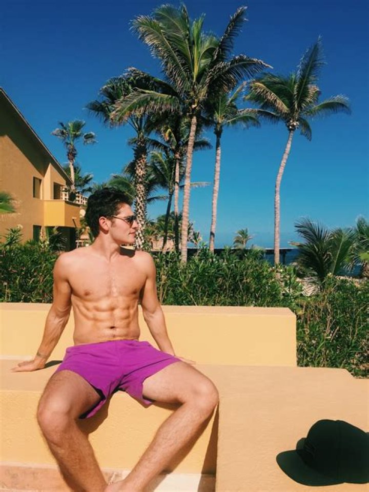 Gregg Sulkin- Wiki, Age, Height, Net Worth, Girlfriend, Ethnicity