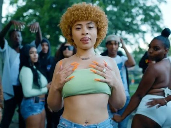 Ice Spice Biography: Real Name, Net Worth, Age, Parents, Boyfriend, Songs, Instagram, Nationality, Height, Lyrics, Twitter