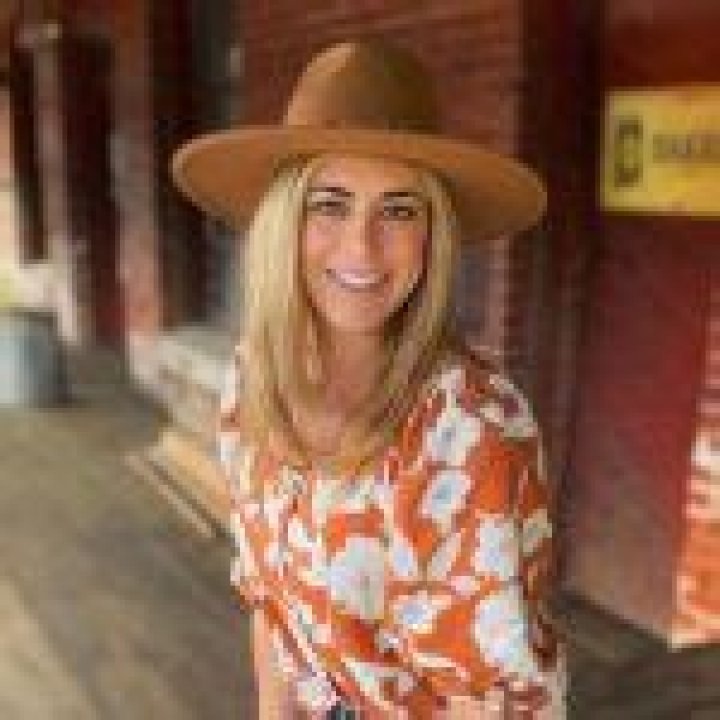 Is Katy Solt Married? Her Bio, Age & Family Facts