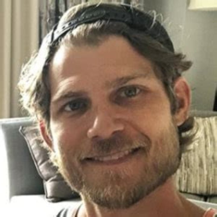 Is Travis Van Winkle Married? His Wife, Movies, Net Worth, Height, Facts