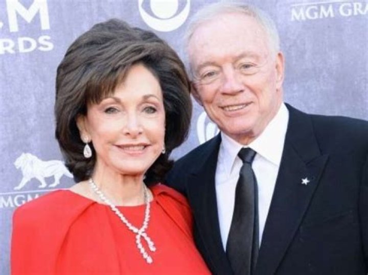 Jerry Jones- Net Worth, Wiki, Age, Height, Wife, Ethnicity