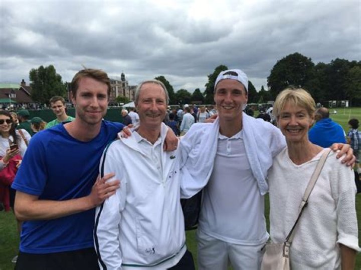 Joe Salisbury Girlfriend, Parents, Family, Brother & Facts