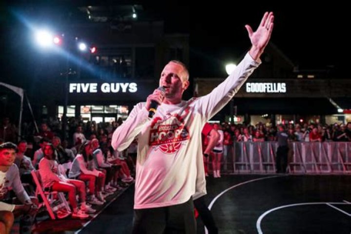 Joey Devries treats fans with free single 'Living For Tonight'