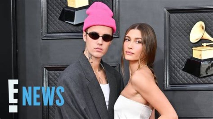 Justin Bieber Posts Sexy Selena Gomez Picture – Says He Loves Her
