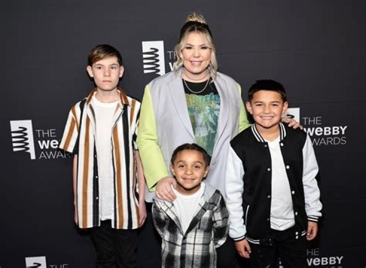 Kailyn Lowry Teen Mom 2 Star Shares Photos Kissing Girlfriend Becky: Lesbian Cheating Sparked Javi Marroquin Divorce?