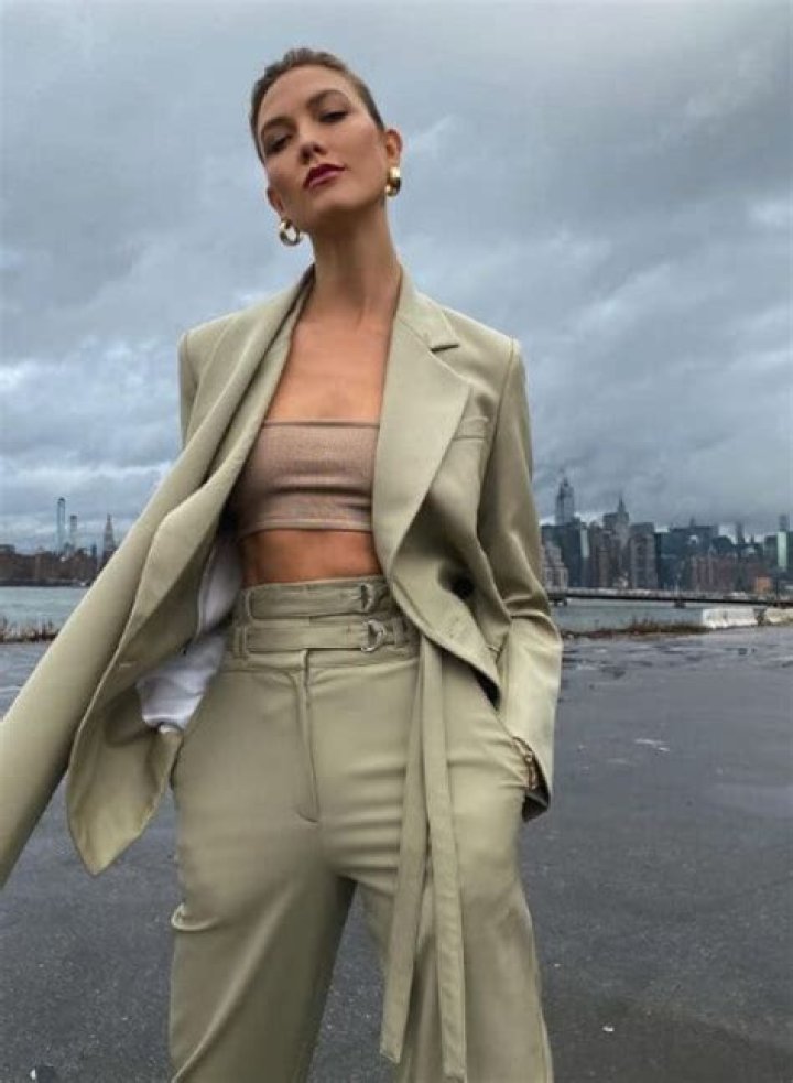 Karlie Kloss Height, Weight, Age, Measurements, Net Worth, Facts