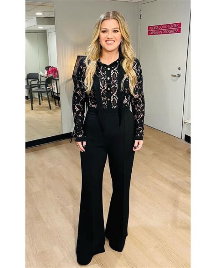 Kelly Clarkson Reveals New Body After Years Of Struggling With Weight: Labels Herself A Creative Yo-Yo When It Comes To Pounds