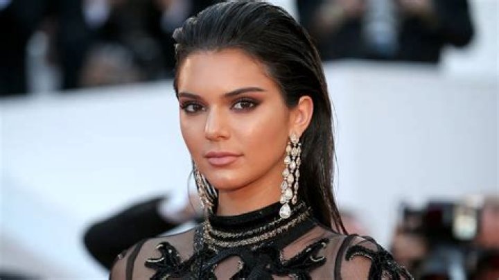 Kendall Jenner Biography: Net Worth, Age, Height, Boyfriends, Parents, Husband, Instagram, Devin Booker, Met Gala, Siblings, Hair Color, Wikipedia