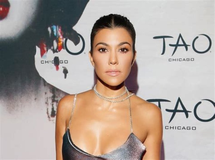 Kourtney Kardashian New Breast Implants Photos: Plastic Surgery After Scott Disick Break-Up?