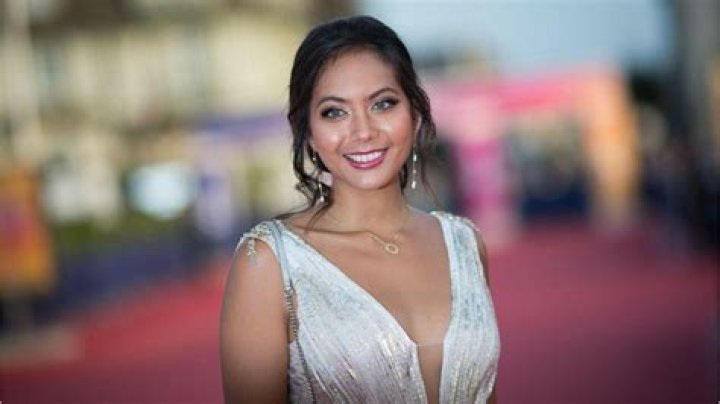 Laury Thilleman Taille