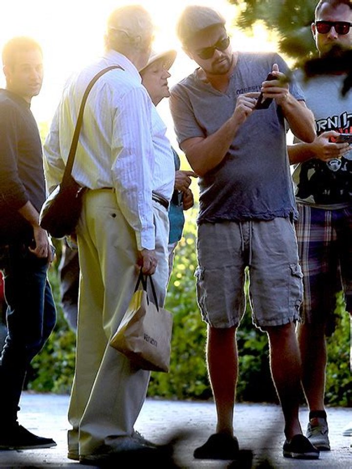 Leonardo DiCaprio Helps Unsuspecting Elderly Couple