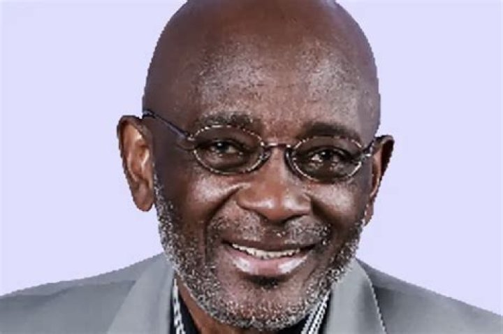 Loyiso Nongxa Biography: Salary, Wife, Age, Family, Wikipedia, Net Worth, Photos