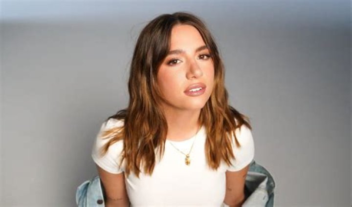 Mackenzie Ziegler Biography: Movies, Age, TV Shows, Net Worth, Height, Boyfriend, Songs, Instagram, Albums, Videos, TikTok