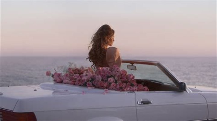 Mimoza Releases Audio & Video To Ultimate Pop Anthem "Love For Days"