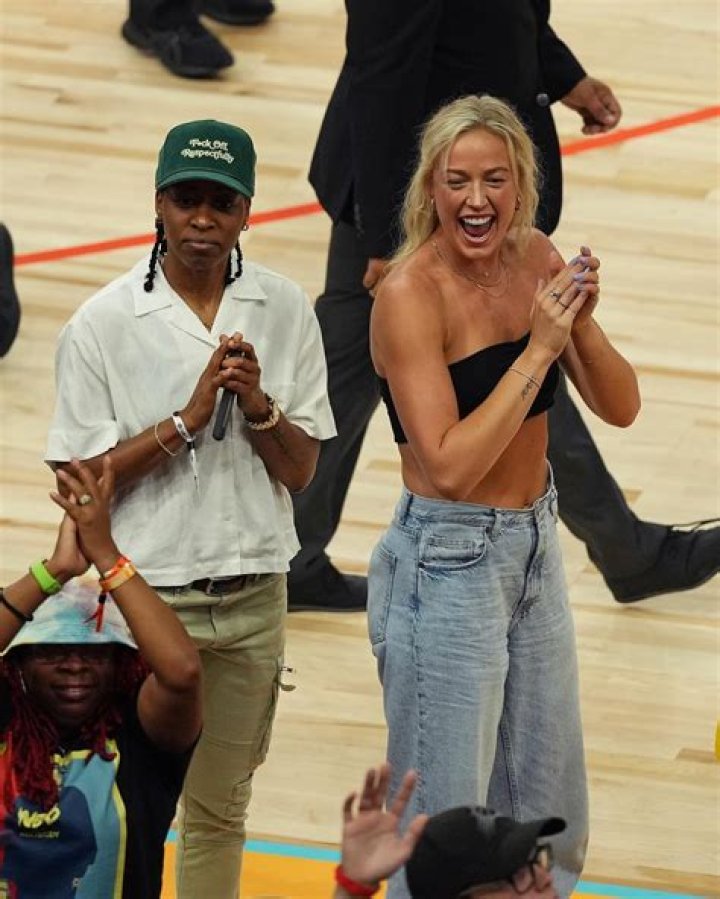 Monronalives- Net Worth, Bio, Age, Boyfriend, Dating, Height, Career