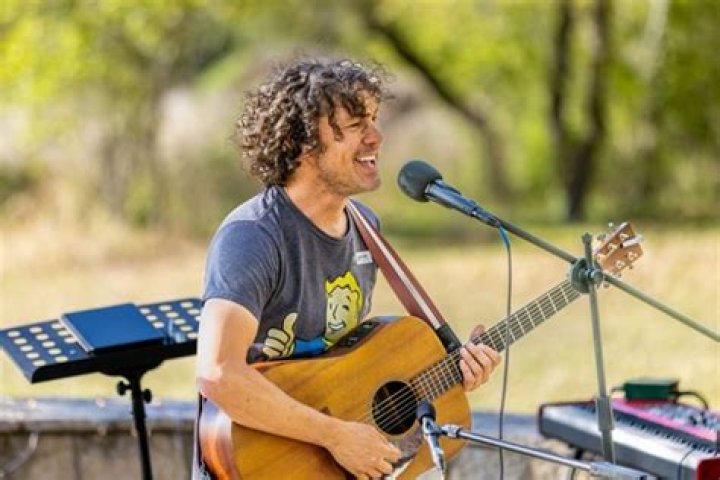 Music Premiere: Get Set Go Unveils “Apple Cart”