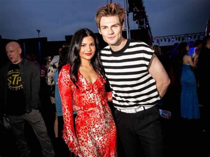 Noah Wright’s Girlfriend: Who is Noah Wright Dating?