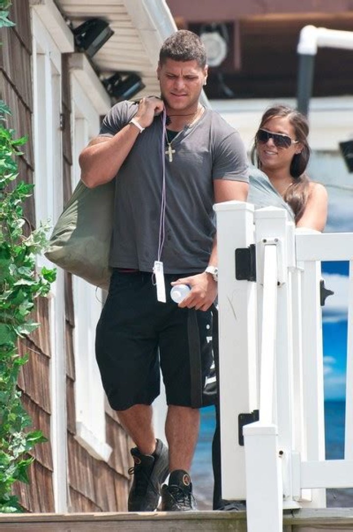 Ronnie Ortiz-Magro & Sammi Giancola Leave The Jersey Shore House – Photos