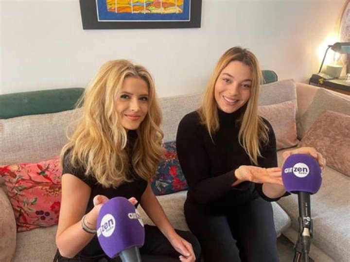 Santa Chanteuse Couple