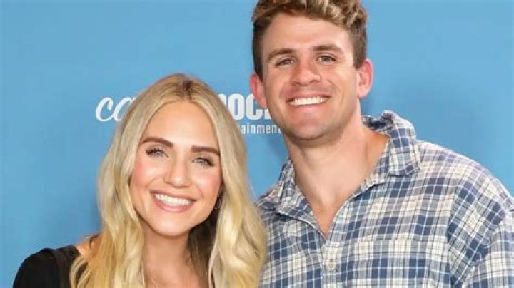 Savannah LaBrant Biography: Net Worth, Husband, Age, Ex-Boyfriend, Instagram, Height, Sister, Wikipedia, TikTok, Baby, Email