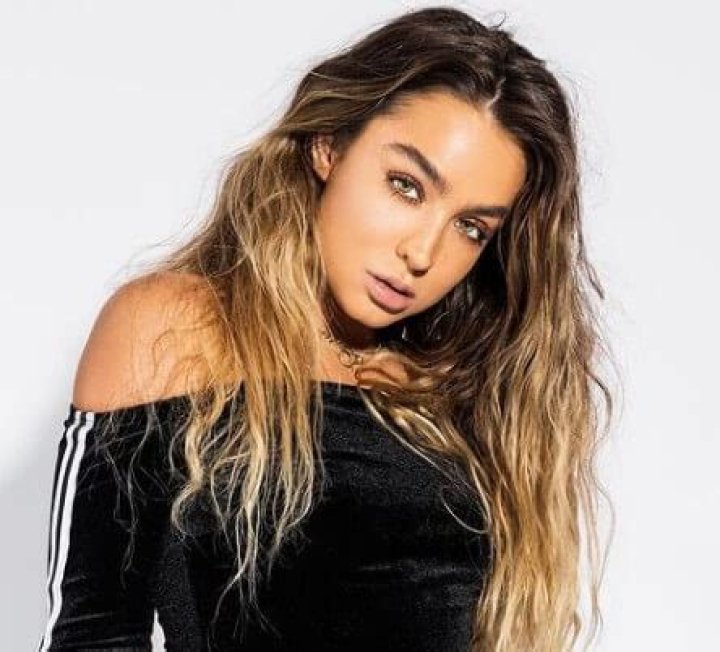 Sommer Ray Height, Weight, Age, Net Worth, Dating, Bio, Facts