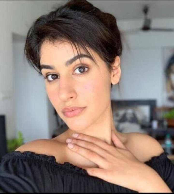 Sonia Rathee Height, Weight, Age, Net Worth, Dating, Bio, Facts