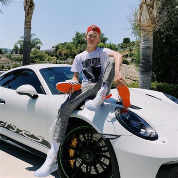 Tanner Fox Biography: Net Worth, Age, Car, Wikipedia, Songs, Height, Girlfriend, House, Merch, GTR, Scooter, Lamborghini, YouTube